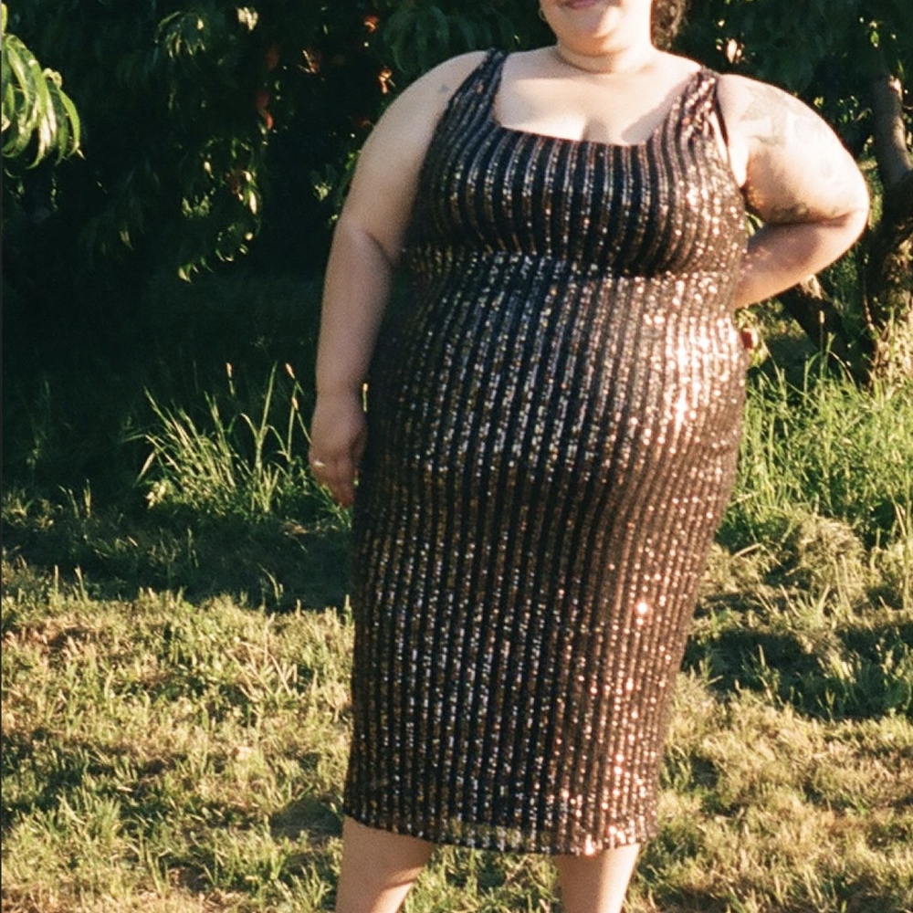 Black and Bronze Curve-Hugging Plus Size Sequin Dress